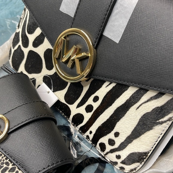 🤩🛍️Michael Michale Kors Carmen Shoulder Bag/Wallet Set🤩🛍️ - Picture 6 of 15